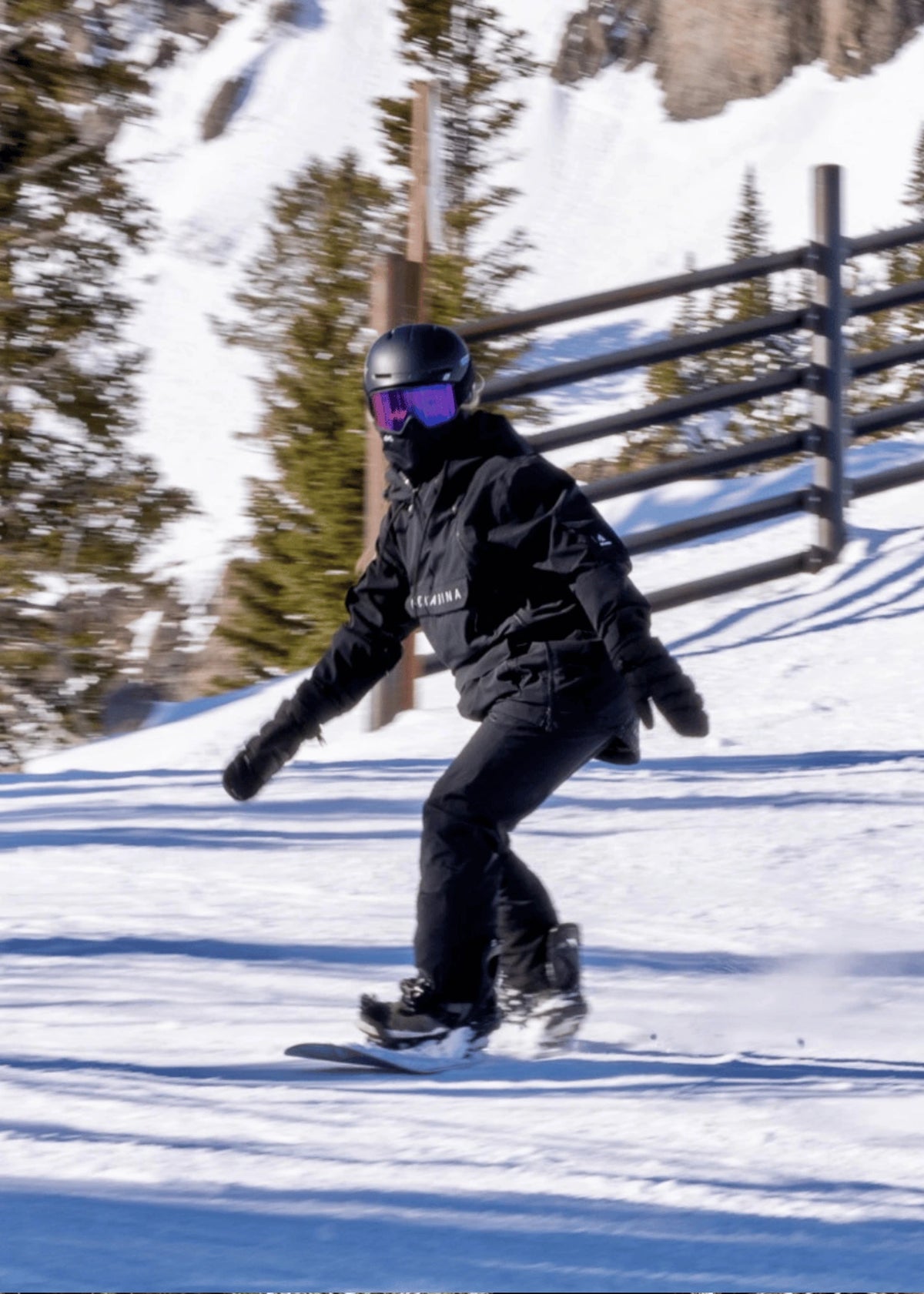 Nexarina Avani women's black snow pants snowboarding action carving turn