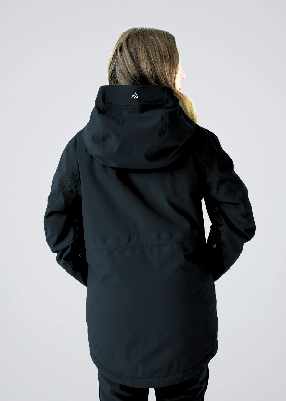 Nexarina Indy women's black snowboard jacket back view studio