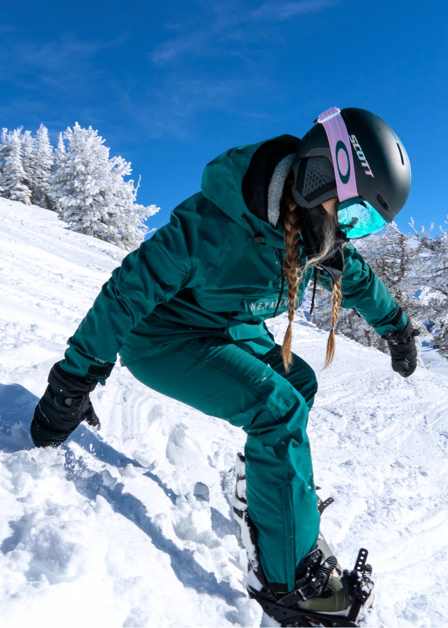 Nexarina Avani women's emerald green snowboard pants standing