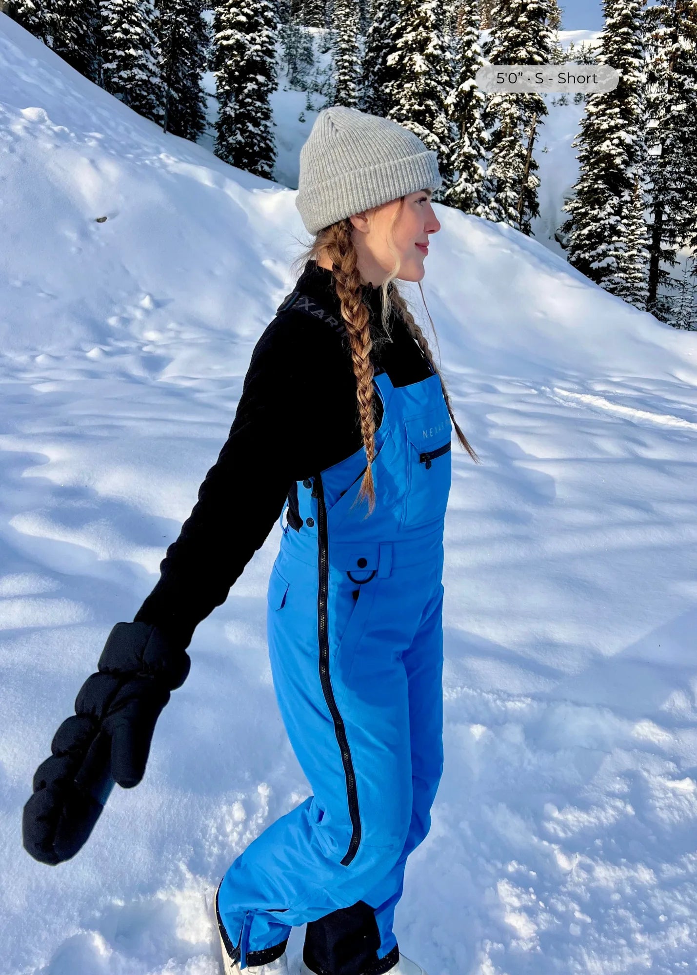 Nexarina Everette women's arctic blue snowboard bib movement detail