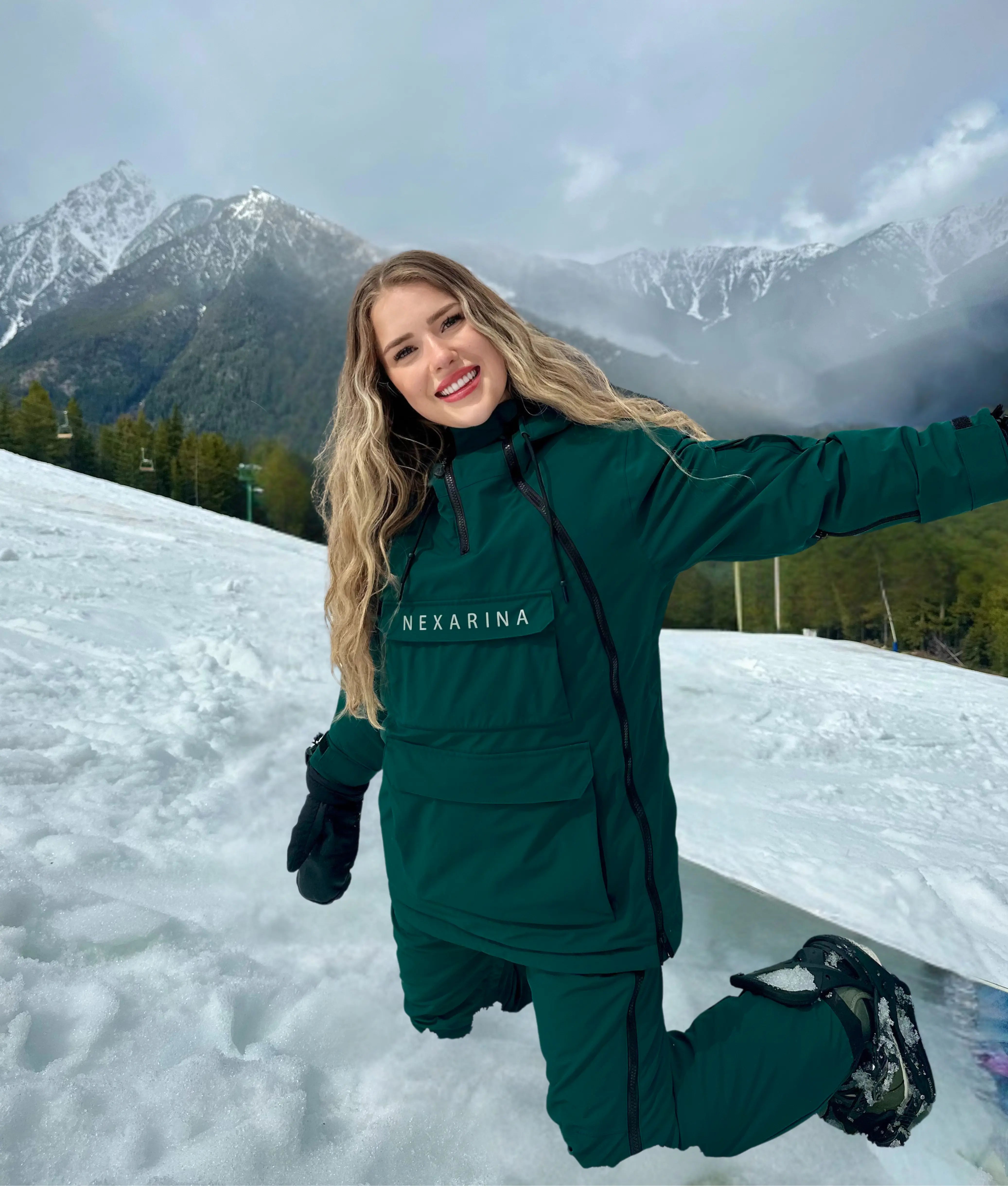 Women's emerald green snow bib pants by Nexarina, technical outerwear for snowboarding and skiing.