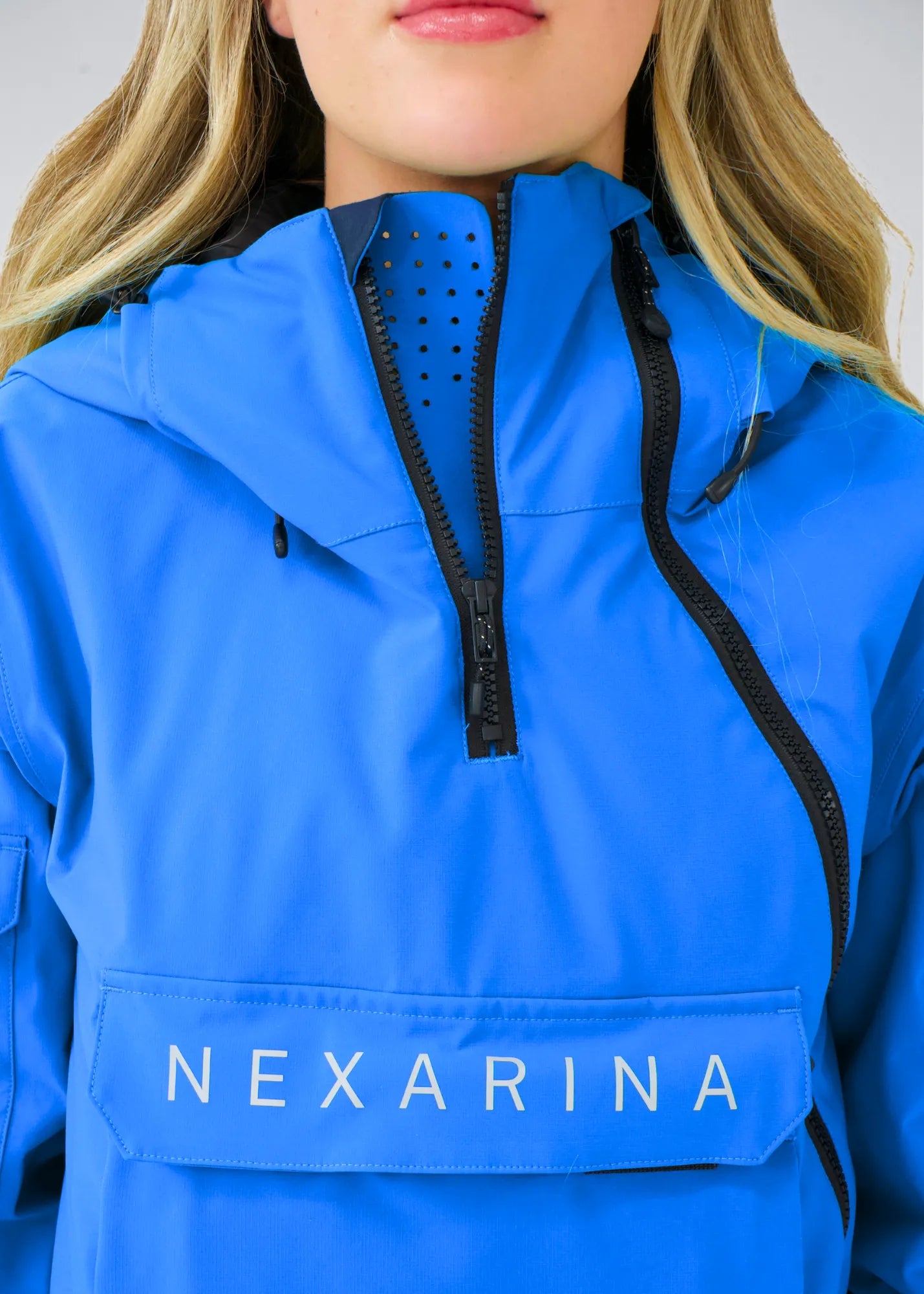 Nexarina Indy women's arctic blue snowboard jacket collar zipper detail